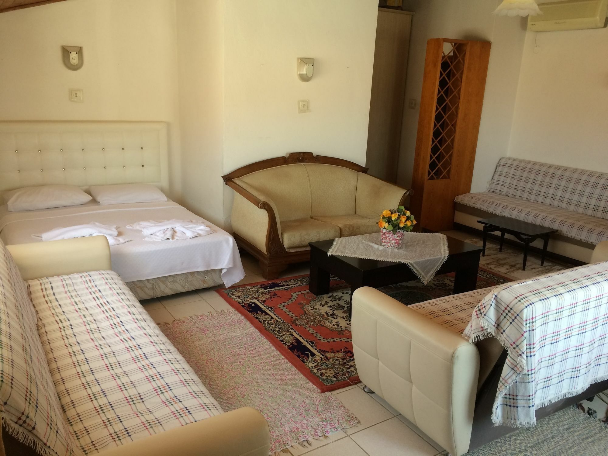 Parmis Rooms Çeşme Eksteriør billede