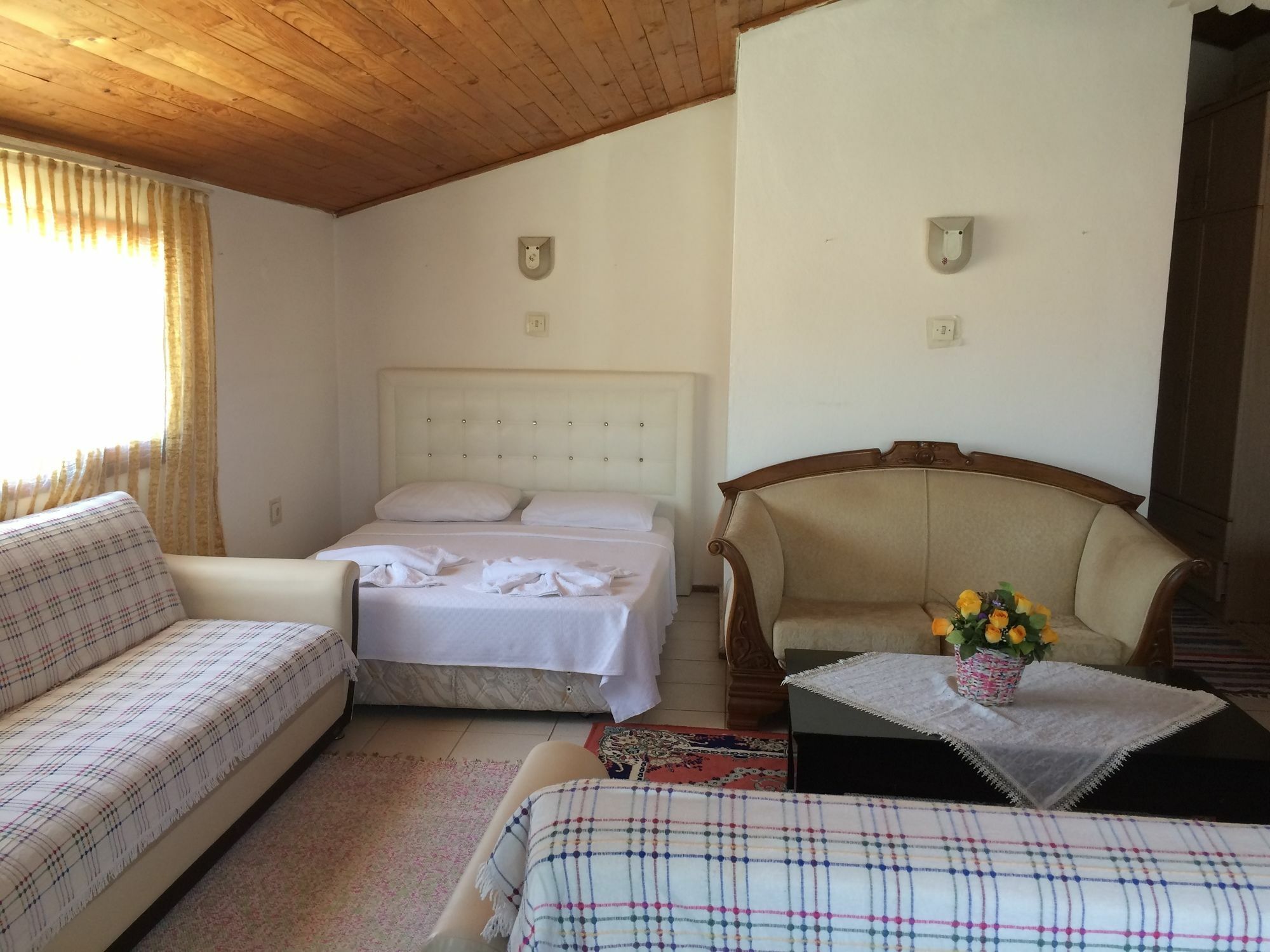 Parmis Rooms Çeşme Eksteriør billede