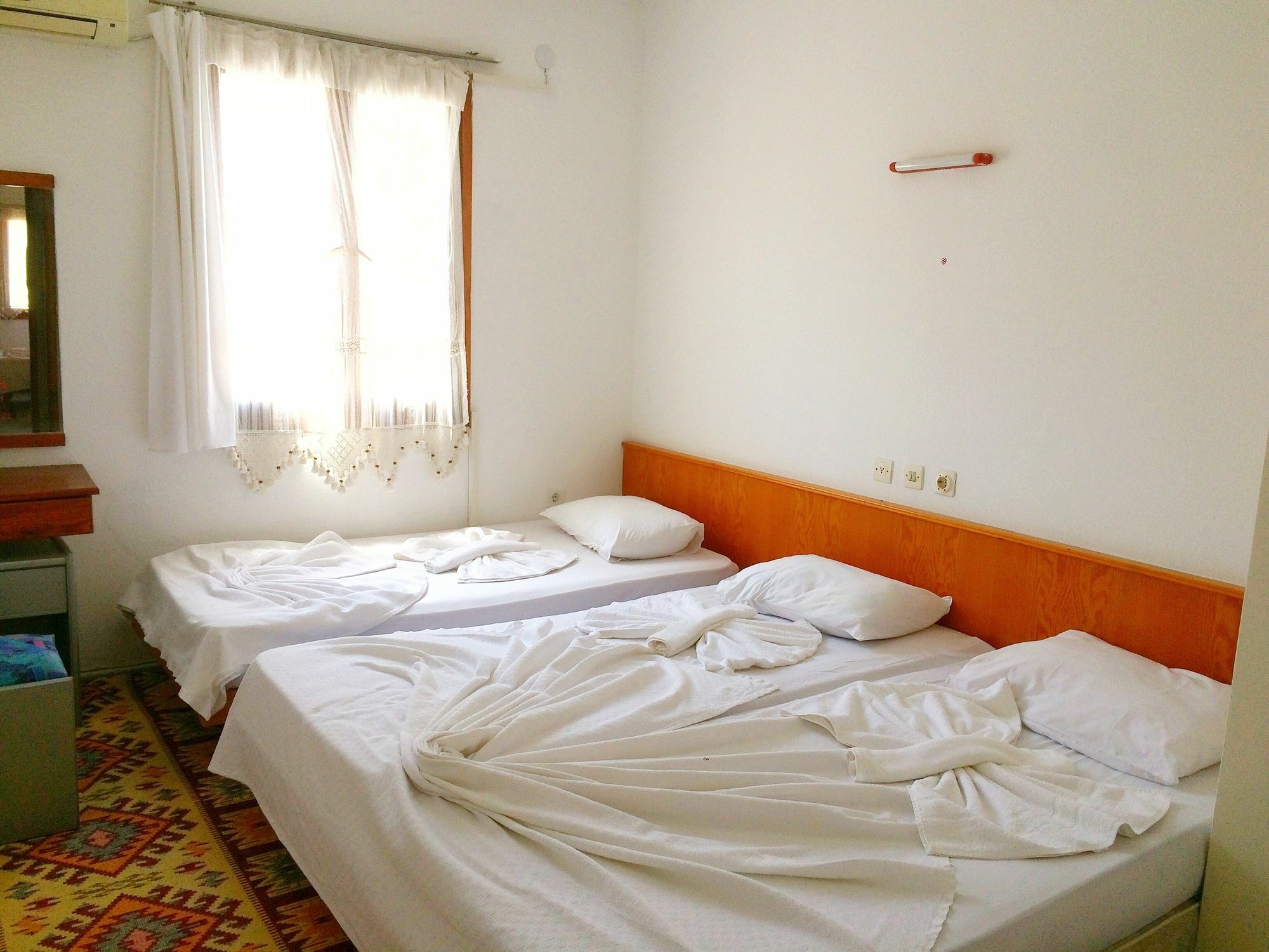 Parmis Rooms Çeşme Eksteriør billede