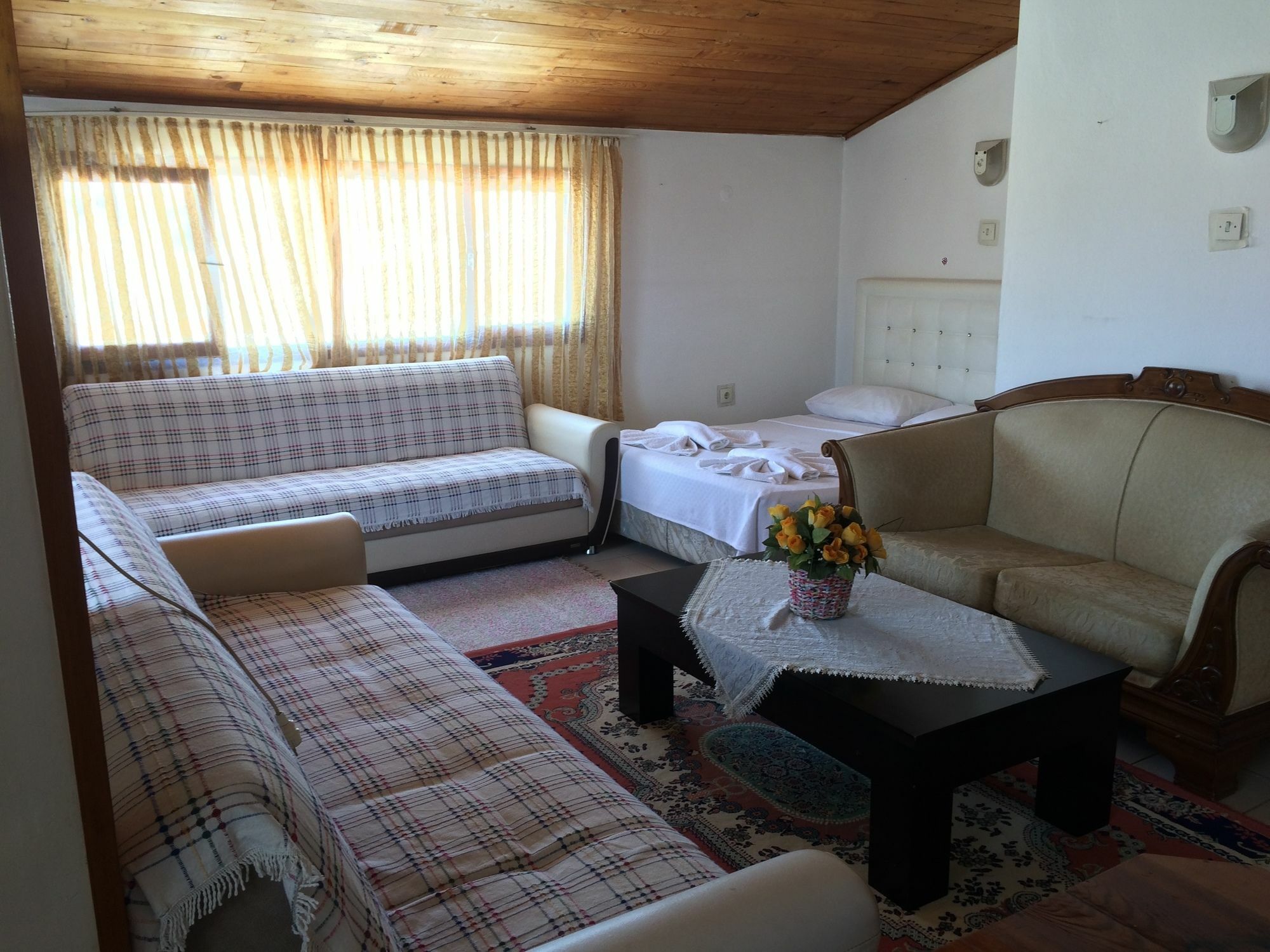 Parmis Rooms Çeşme Eksteriør billede